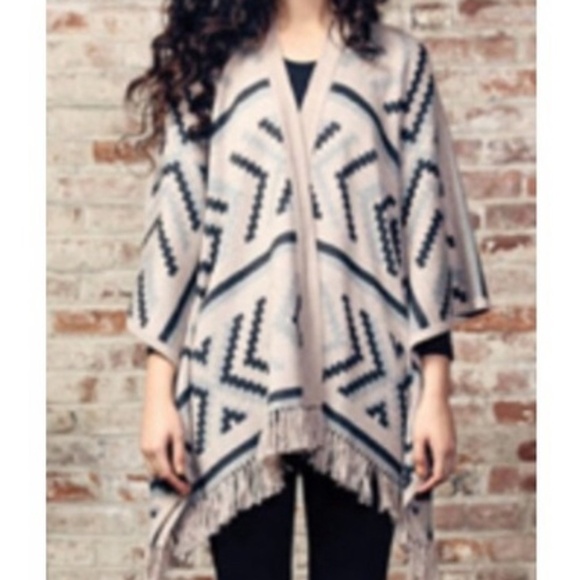 Anthropologie Sweaters - EUC Anthropologie Left On Houston Tan Navajo Print Cardigan Wrap Size XS - S